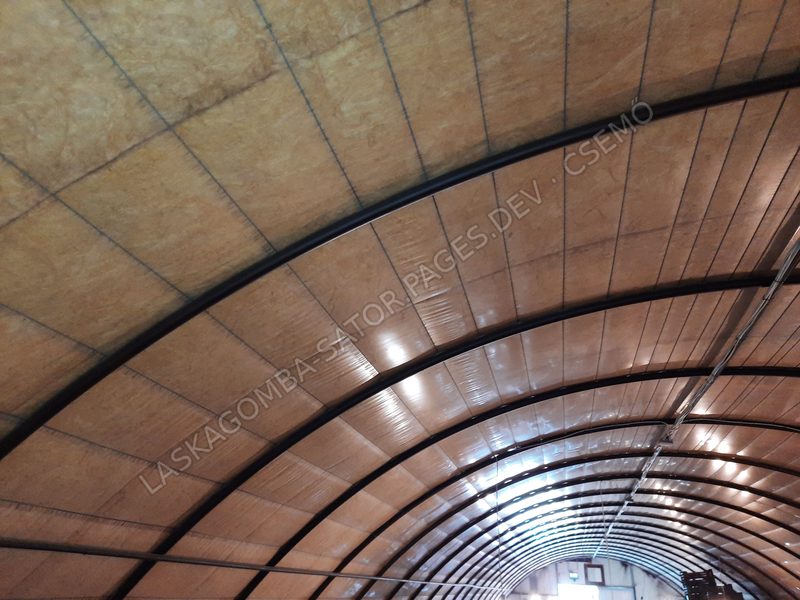 Szigetelt belső tér, merevített ívek