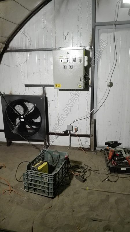 Ventilátor és vezérlődoboz üzem közben
